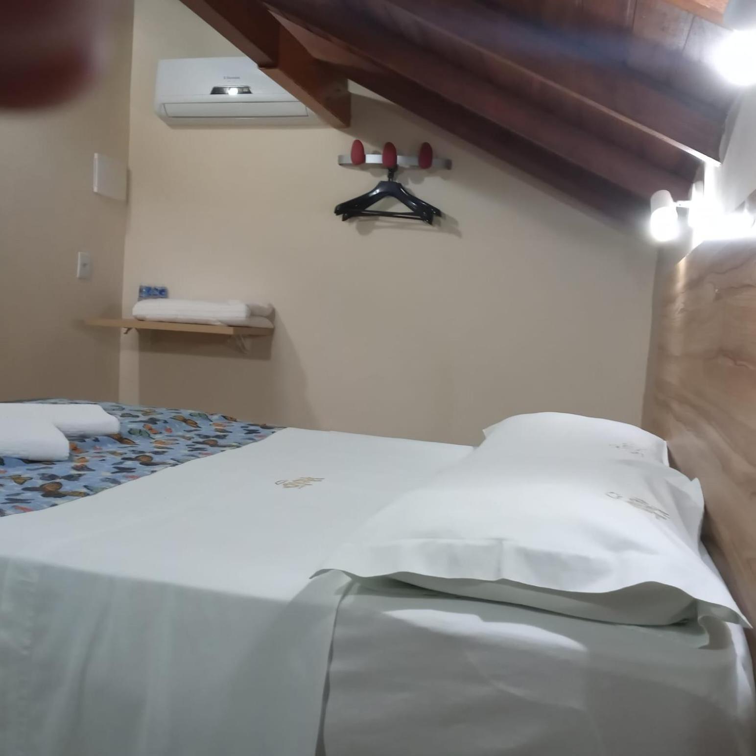 Hola 3*